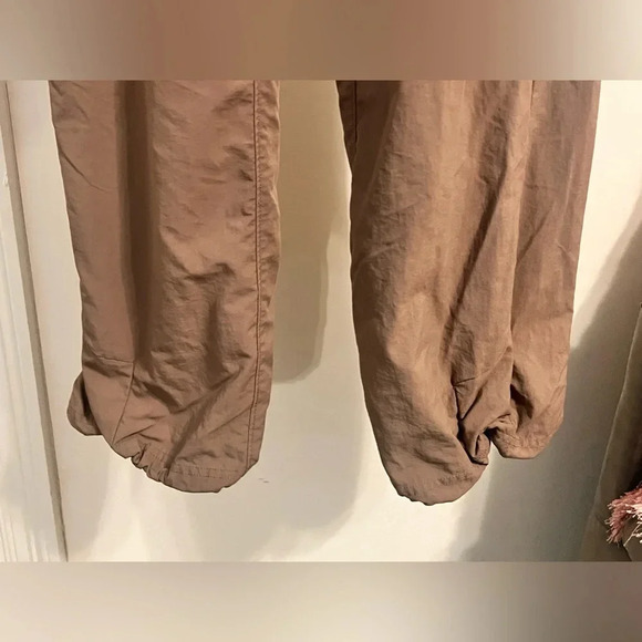 FINAL PRICE Mountain Hardware Ladies Outdoor Cargo Pants - Picture 3 of 10